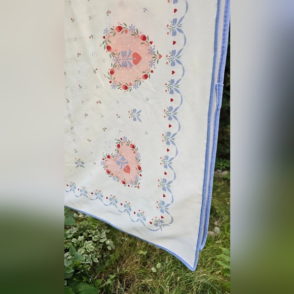 Vintage Cottage Country Floral Heart Patterned Cream Linen Tablecloth - Picture 3 of 5